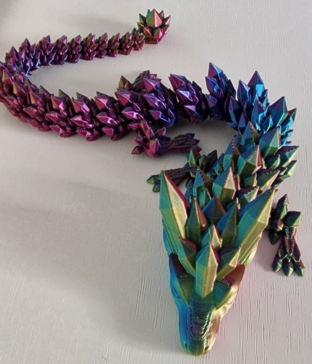Kristall-Drache – Schimmernde Metallic-Figur mit Farbwechsel-Effekt